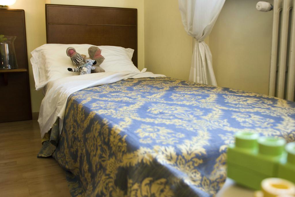 Domus Hotel อาเลสซานเดรีย ภายนอก รูปภาพ